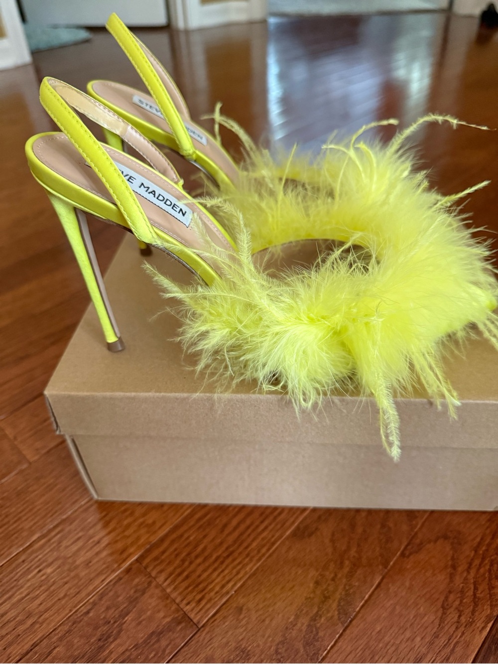 Steve Madden Yellow Feathered Pointed-Toe Slingback Heels - Picture 2 of 2